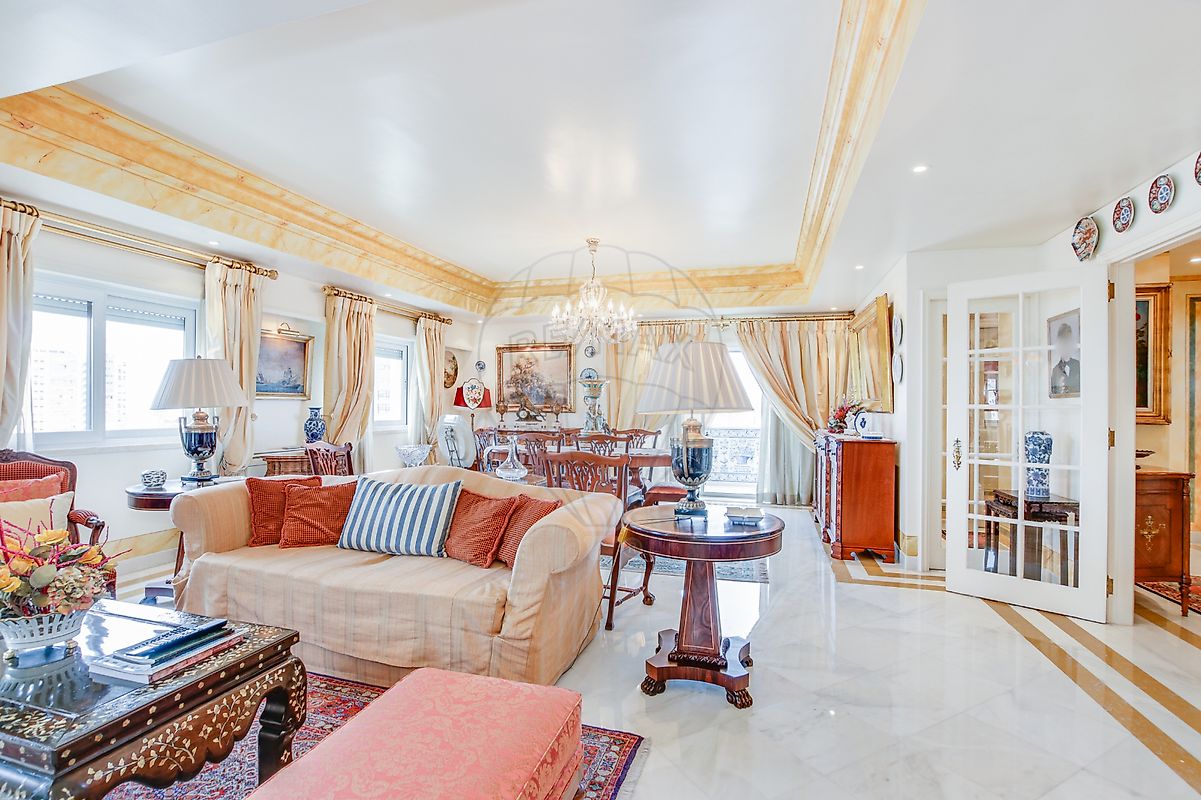 Apartamento T5 à venda em Lisboa