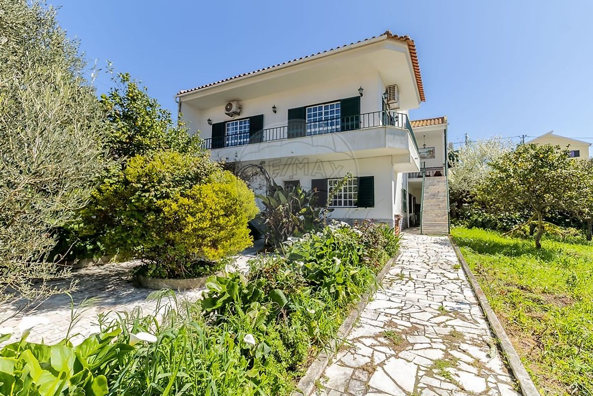 Moradia T5 à venda em Odivelas