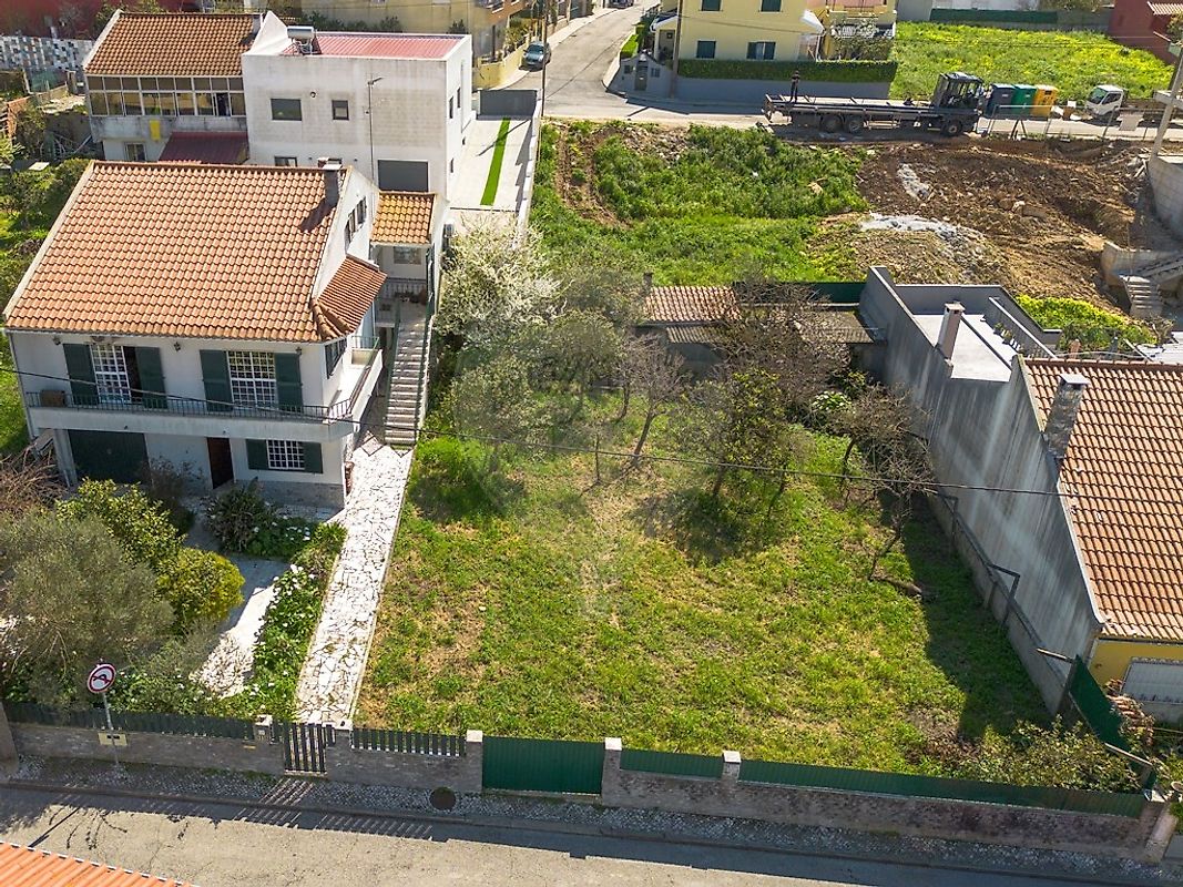 Terreno à venda em Odivelas