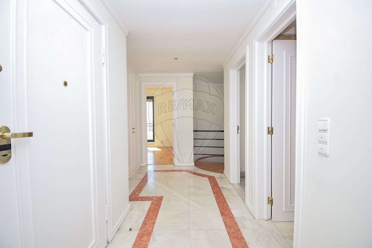 Apartamento T5 à venda em Lisboa
