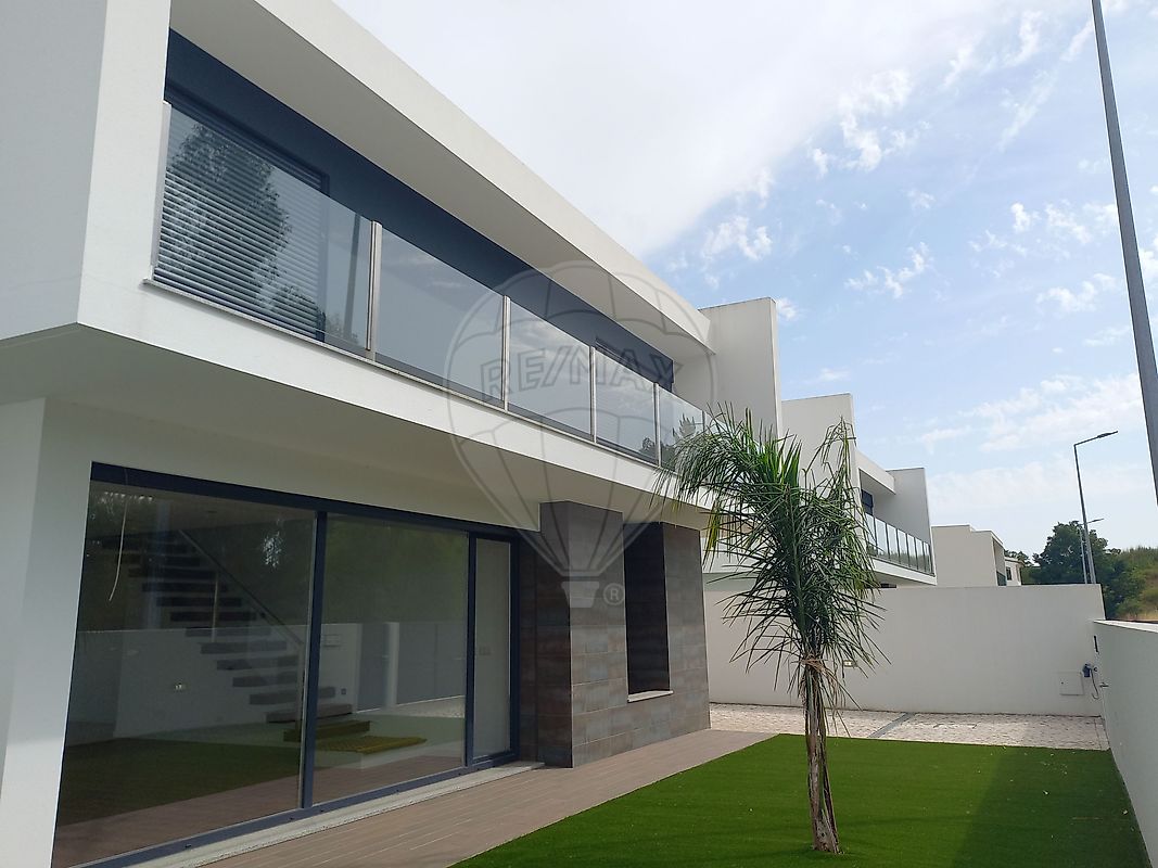 Moradia T5 para venda