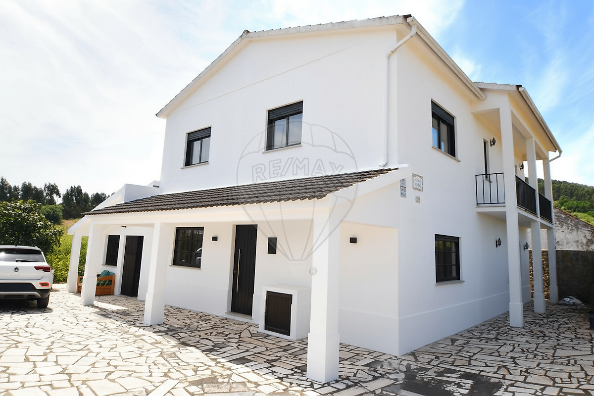 Moradia T4 para venda