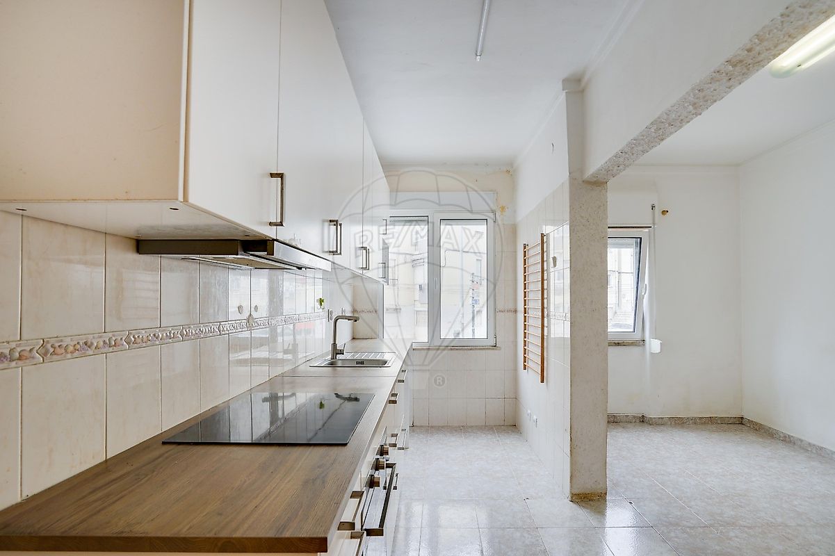 Apartamento T4 à venda em Amadora