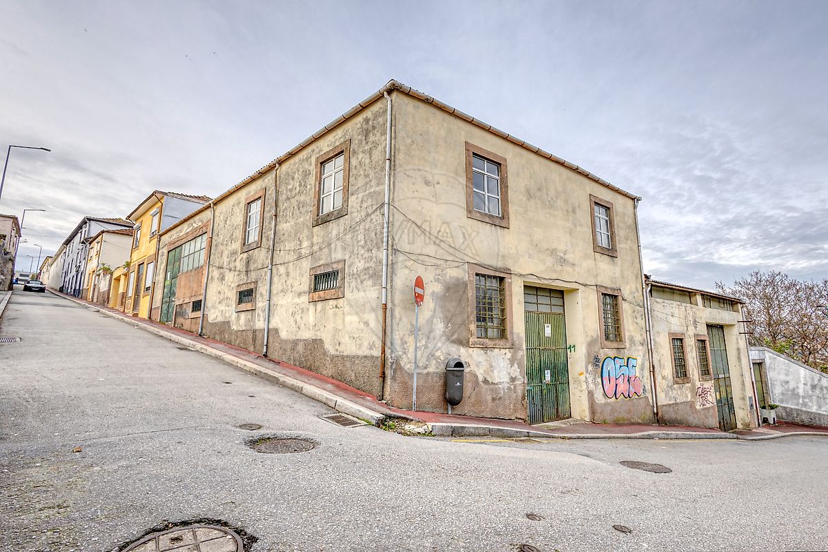 Prédio à venda em Vila Nova de Gaia