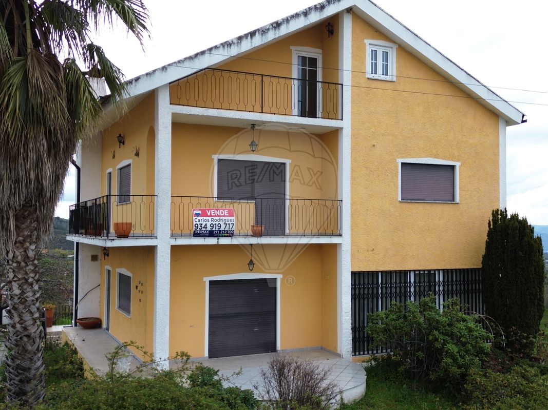 Moradia T5 para venda