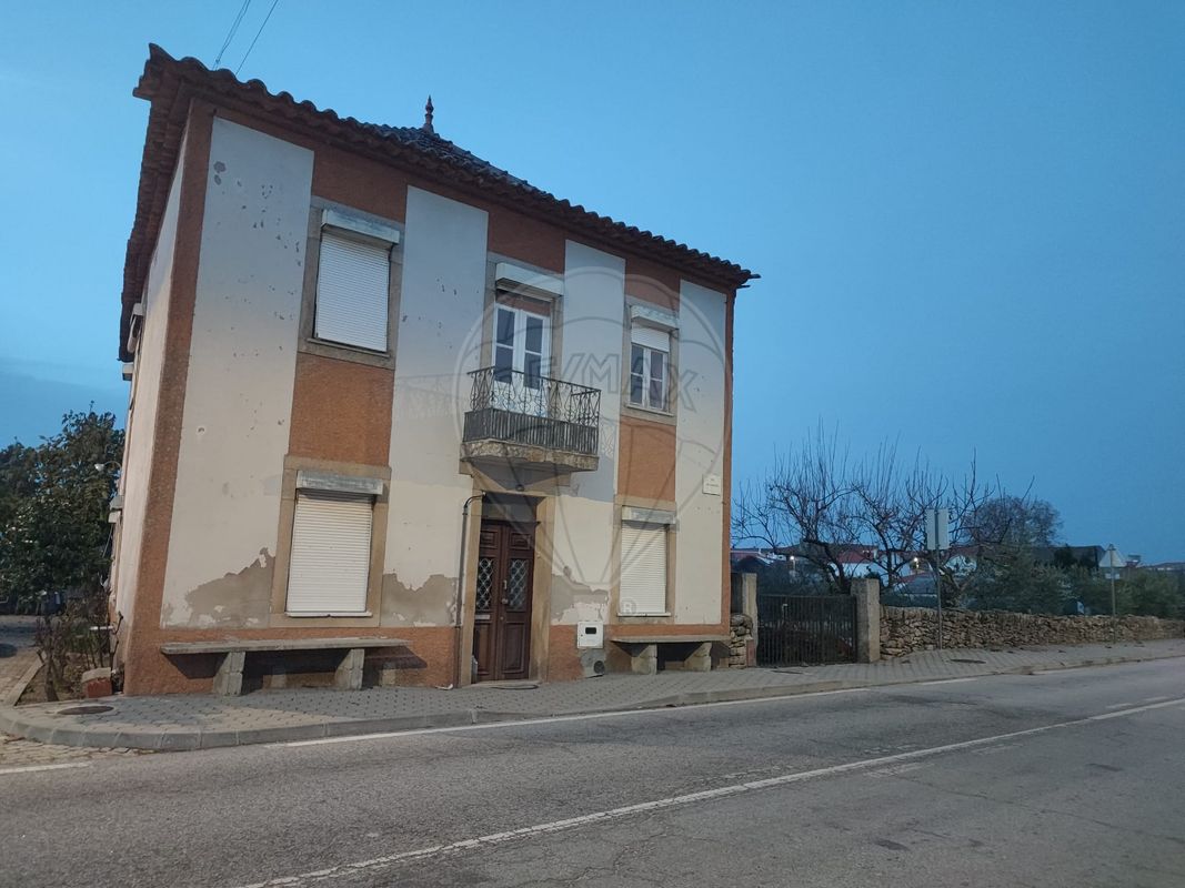 Moradia T4 para venda