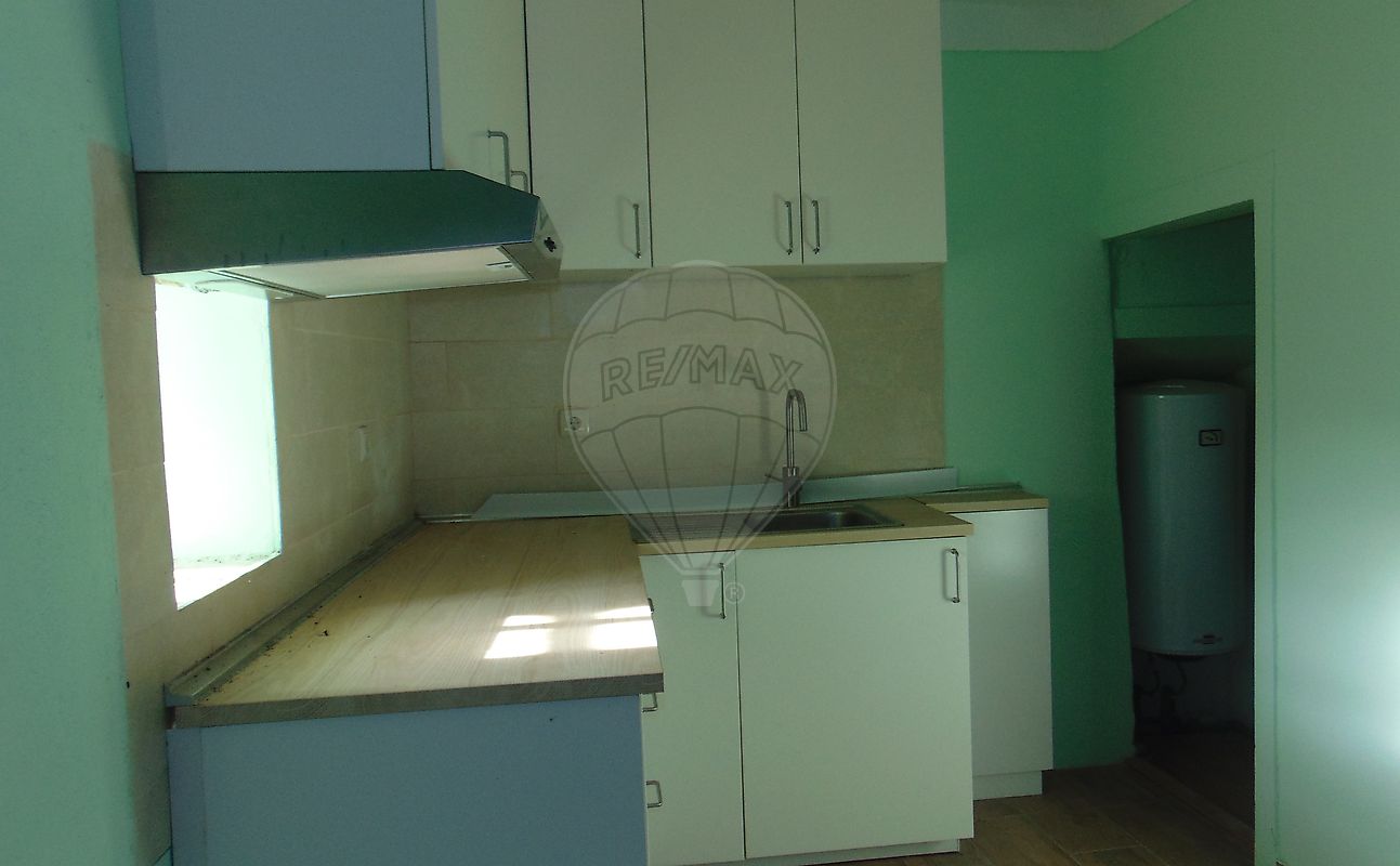 listing 122701057-199 picture-0