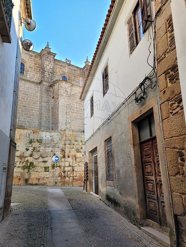 Moradia T3 à venda em Torre de Moncorvo