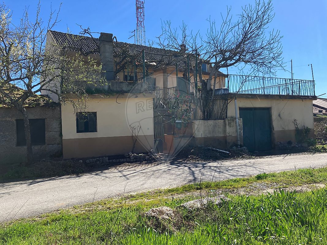 Moradia - Alverca da Beira/Bouça Cova, Pinhel, Guarda