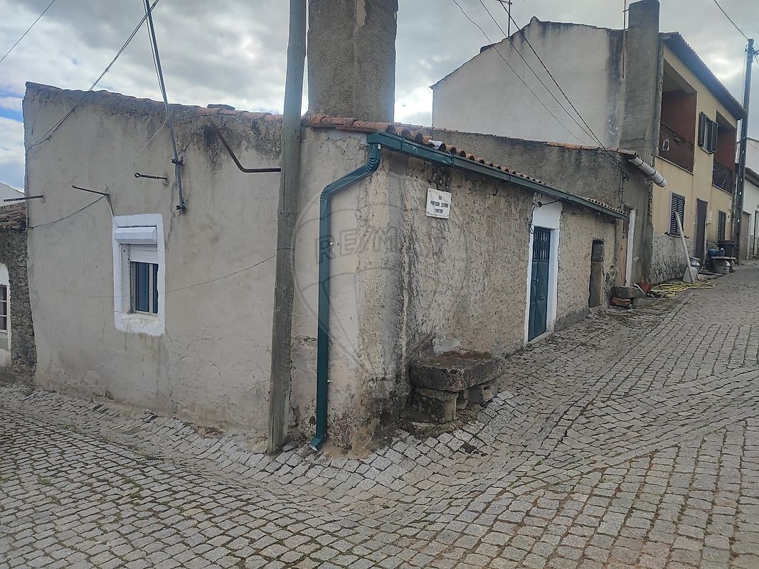 Moradia - Almofala e Escarigo, Figueira de Castelo Rodrigo, Guarda