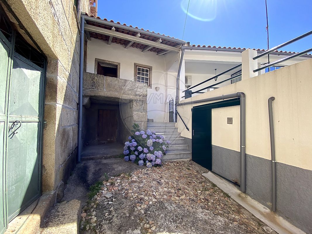 Moradia - Juncais, Vila Ruiva e Vila Soeiro do Chão, Fornos de Algodres, Guarda