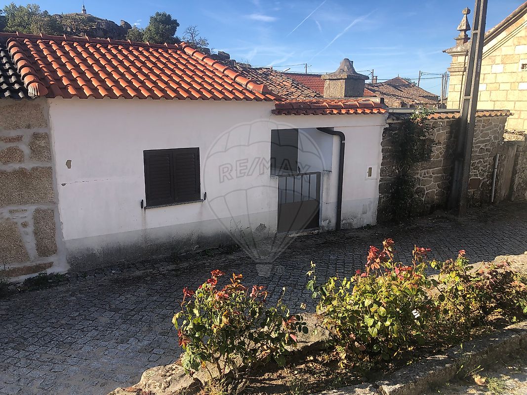 Apartamento T2 à venda em Mêda