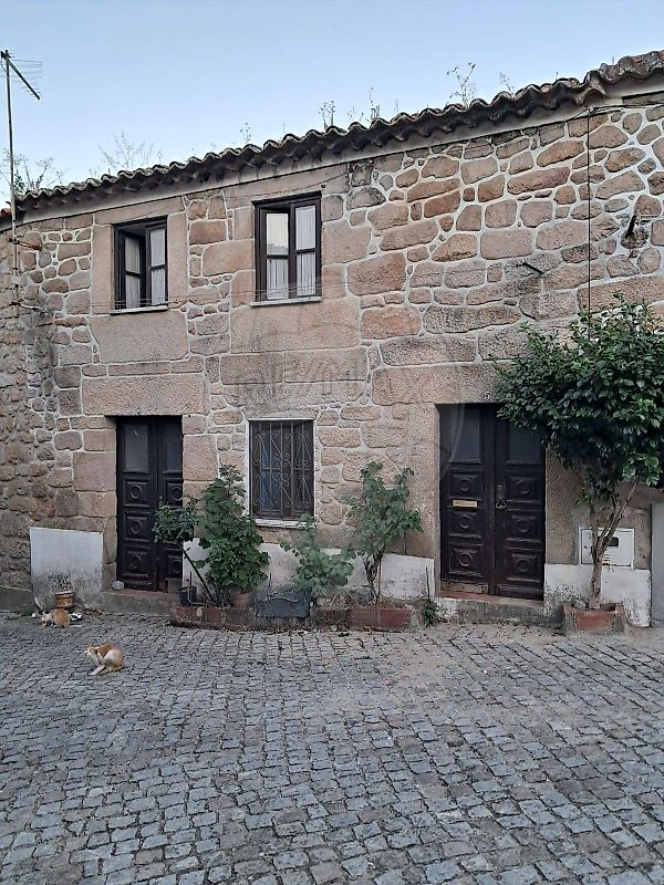 Moradia T2 em Celorico (São Pedro e Santa Maria) e Vila Boa do Mondego, €65.000