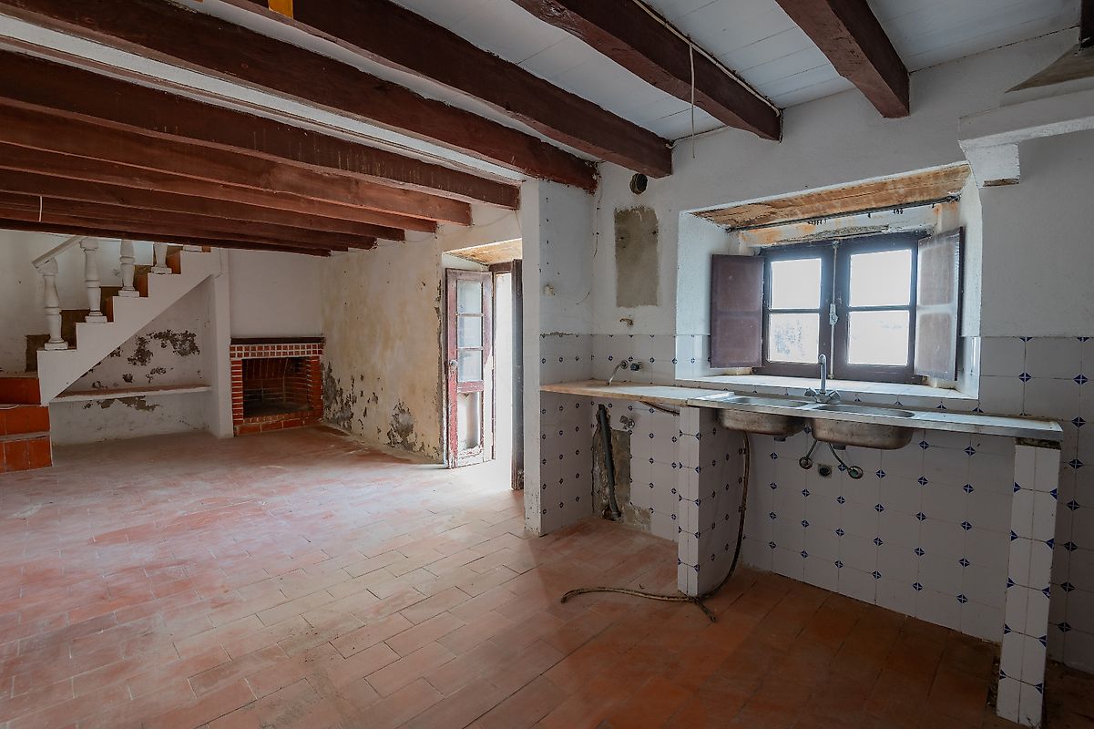 listing 122741062-100 picture-0