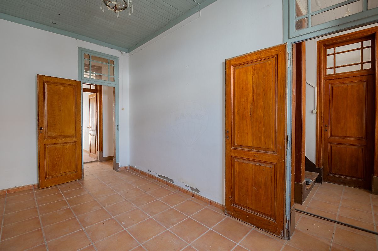 listing 122741062-100 picture-0