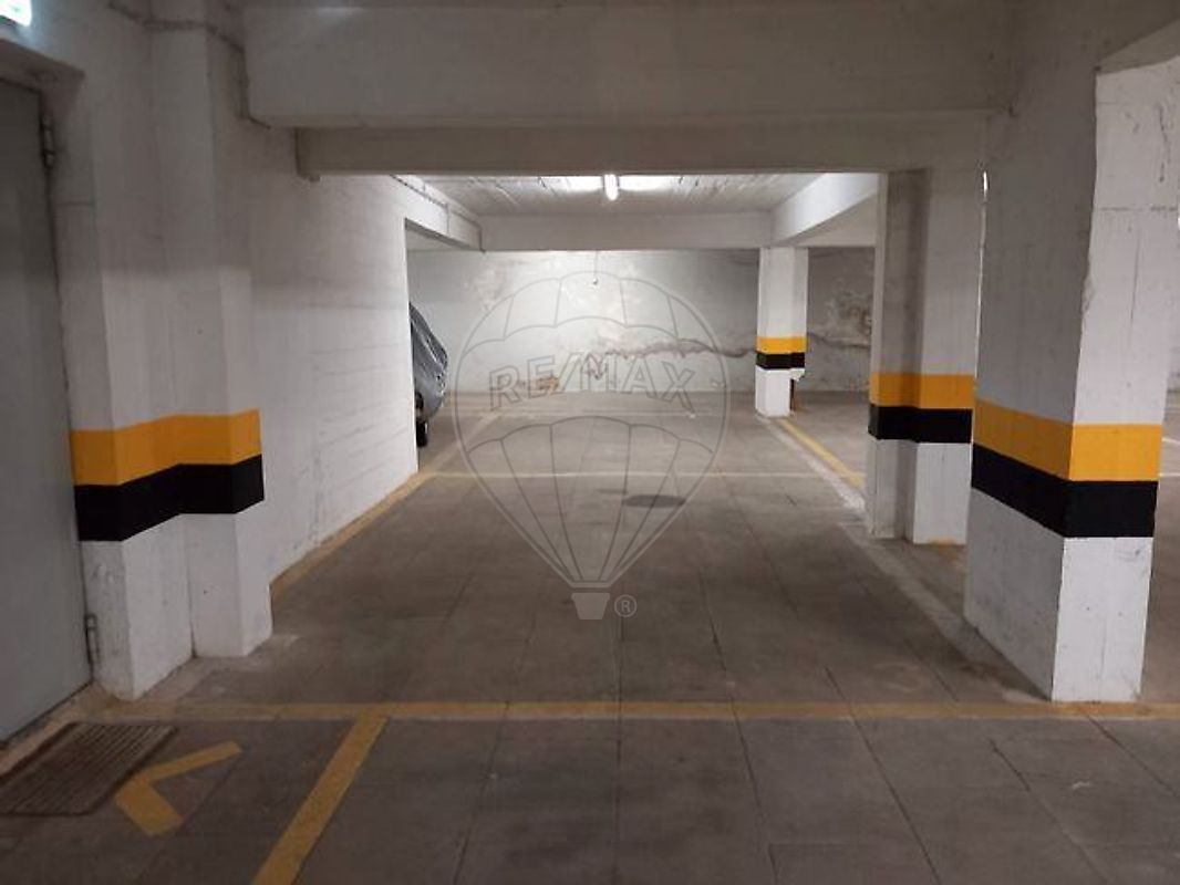 Garagem  à venda em Praia da Rocha