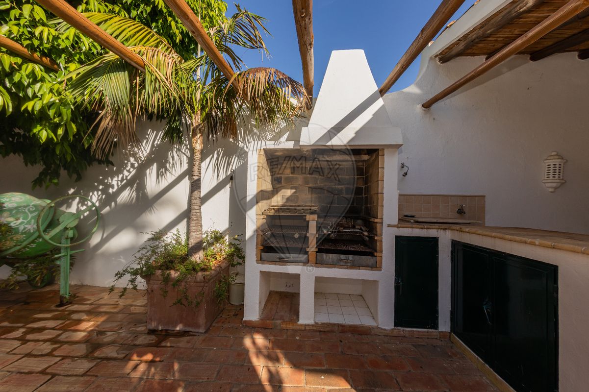 listing 122881006-1221 picture-0
