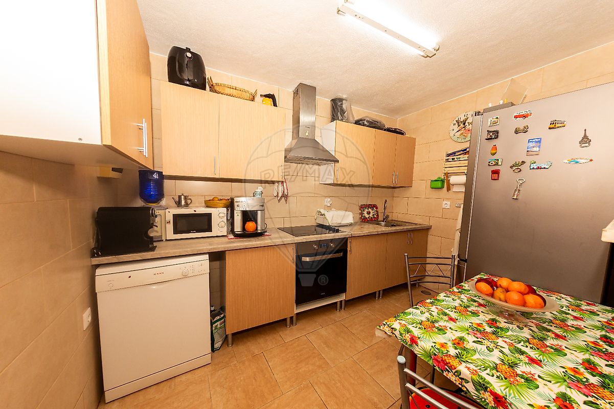 listing 122881006-1242 picture-0