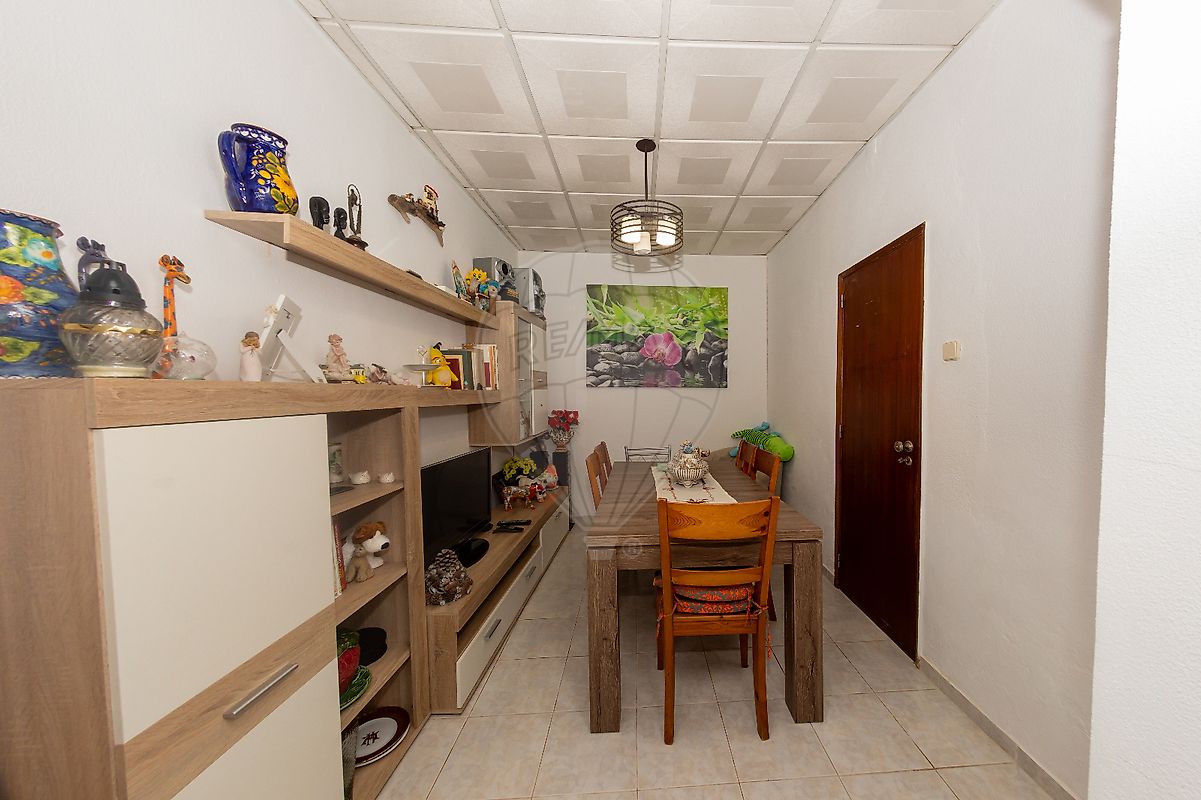 listing 122881006-1242 picture-0