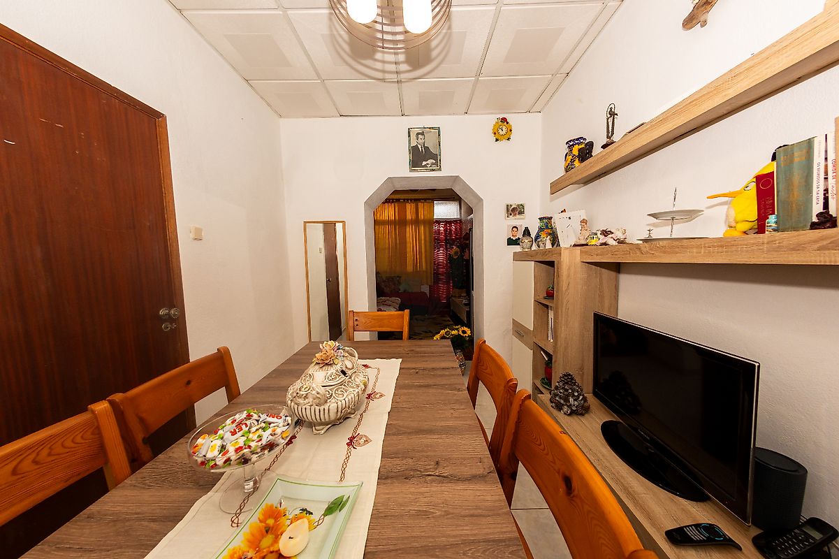 listing 122881006-1242 picture-0