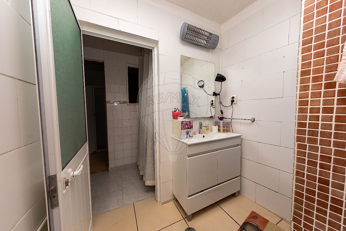 listing 122881006-1242 picture-0