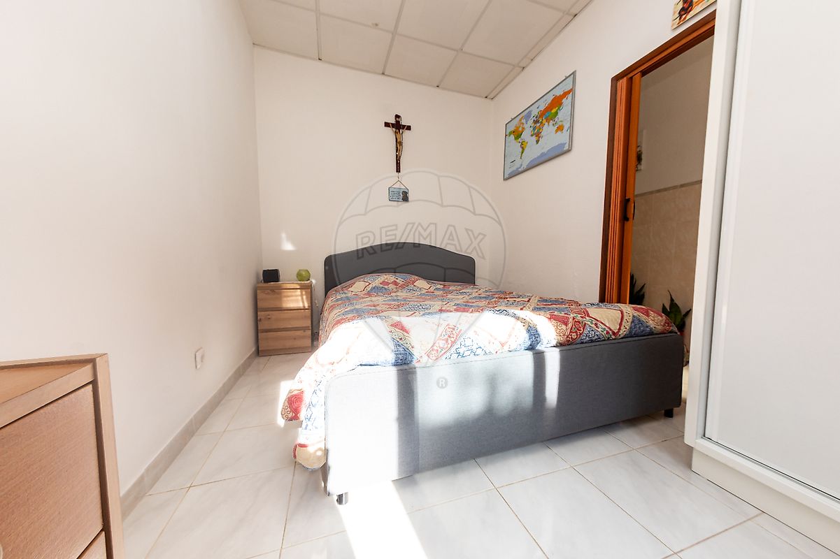 listing 122881006-1242 picture-0