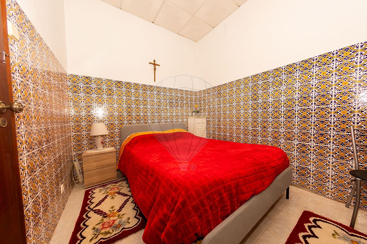 listing 122881006-1242 picture-0