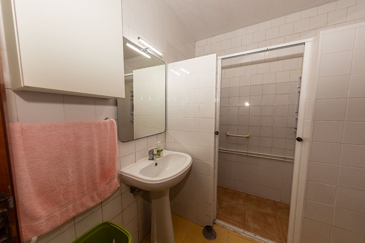 listing 122881006-1242 picture-0