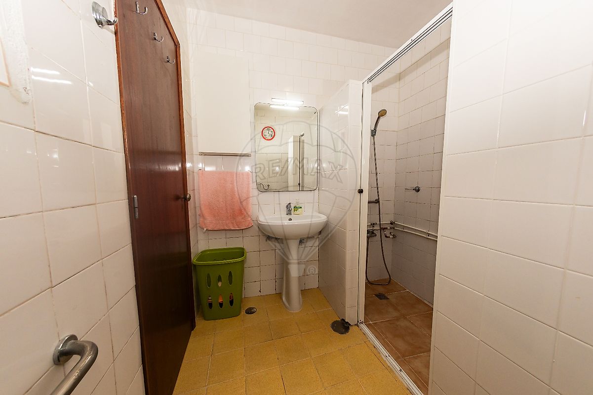 listing 122881006-1242 picture-0