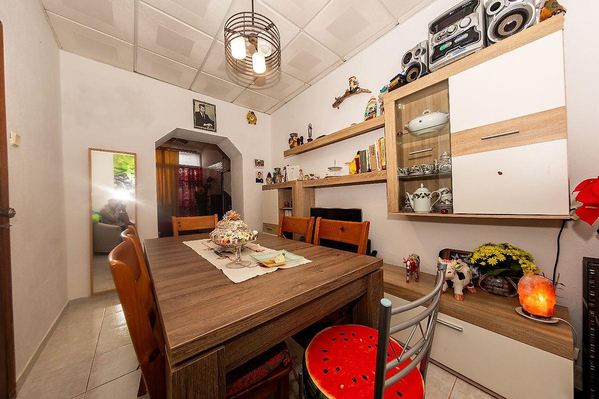 listing 122881006-1242 picture-0