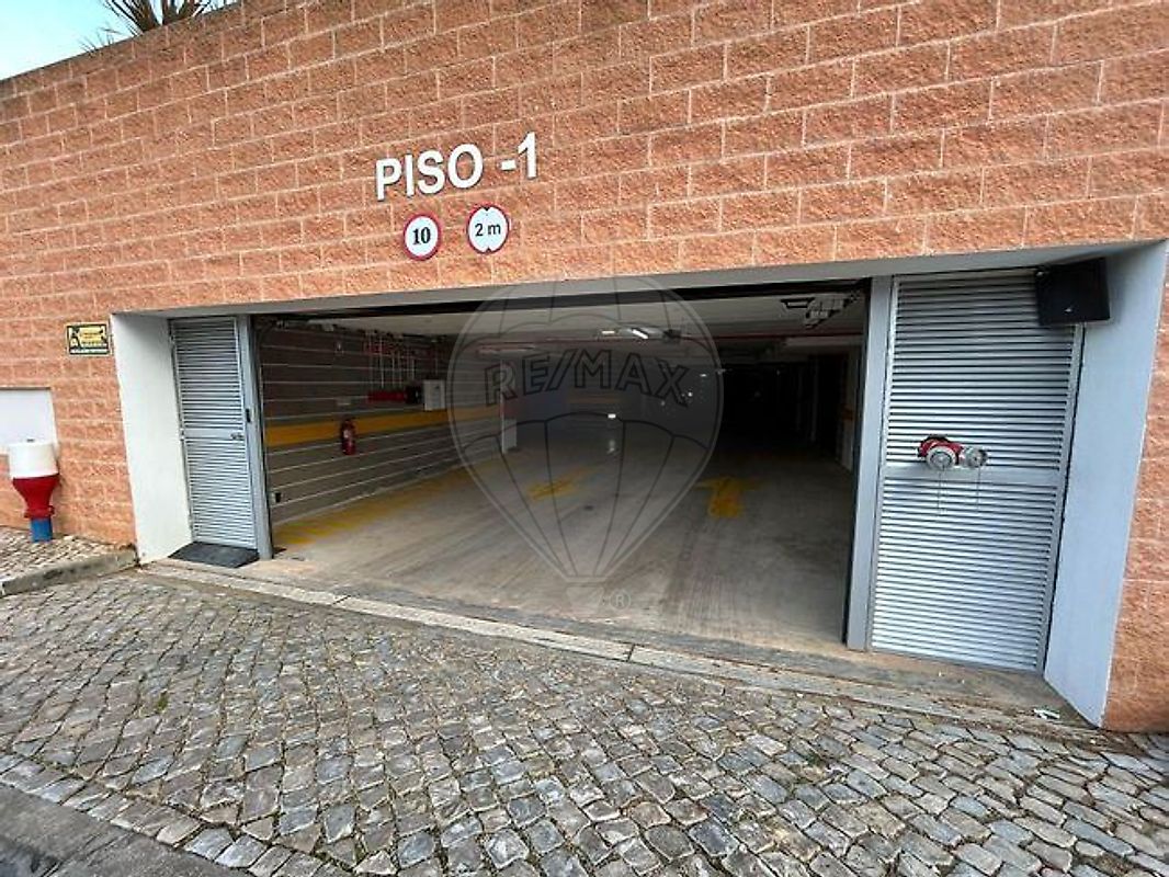 Garagem para arrendar em Portimão