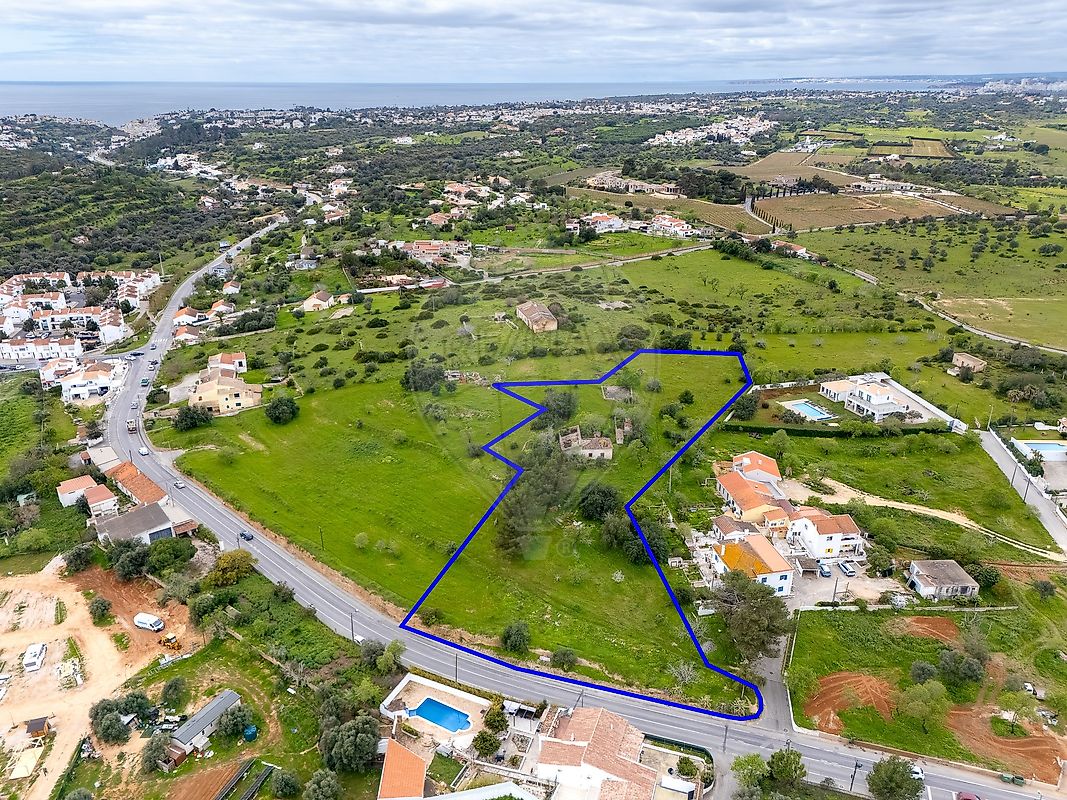Terreno à venda em Lagoa (Algarve)