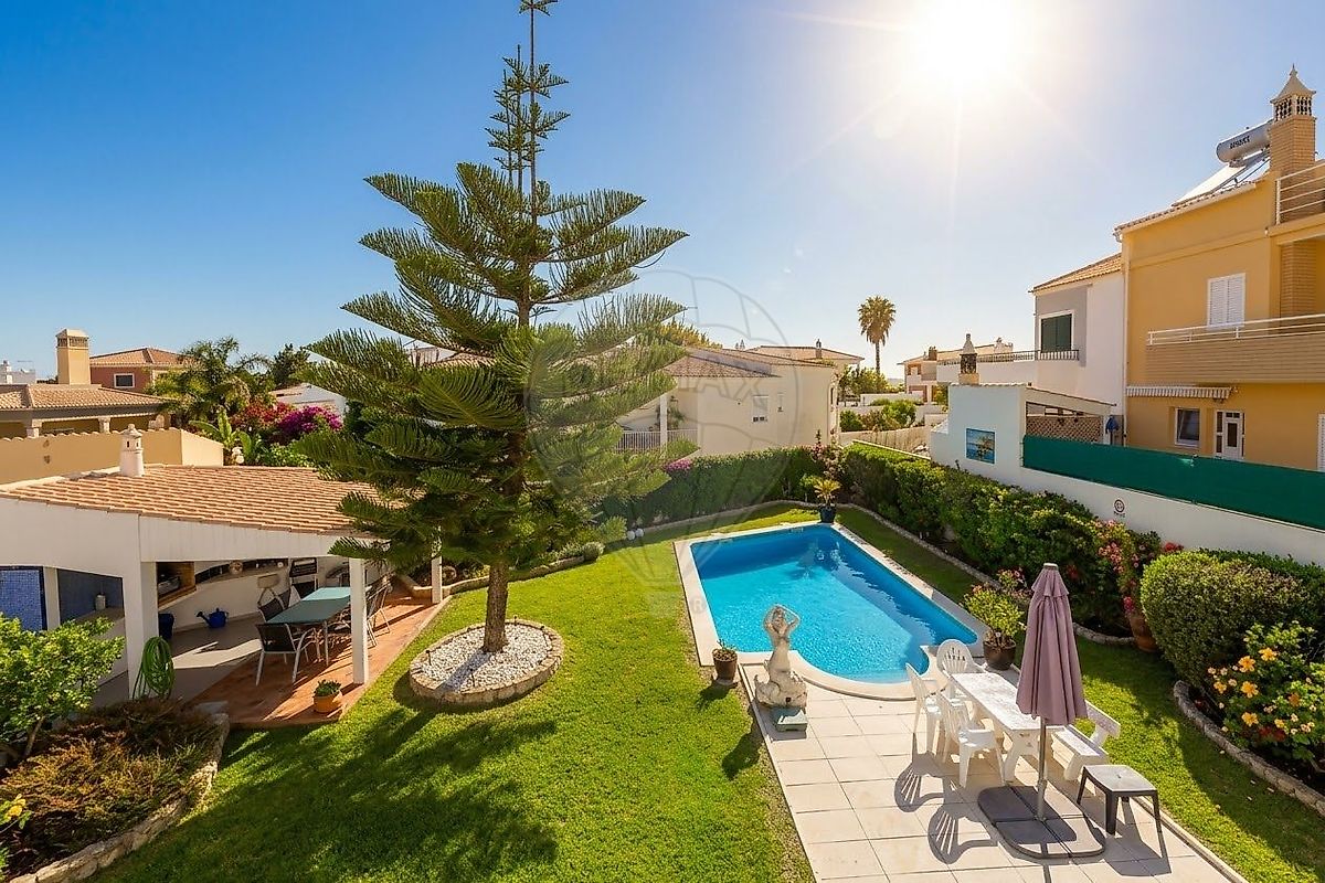 Apartamento T6 à venda em Silves