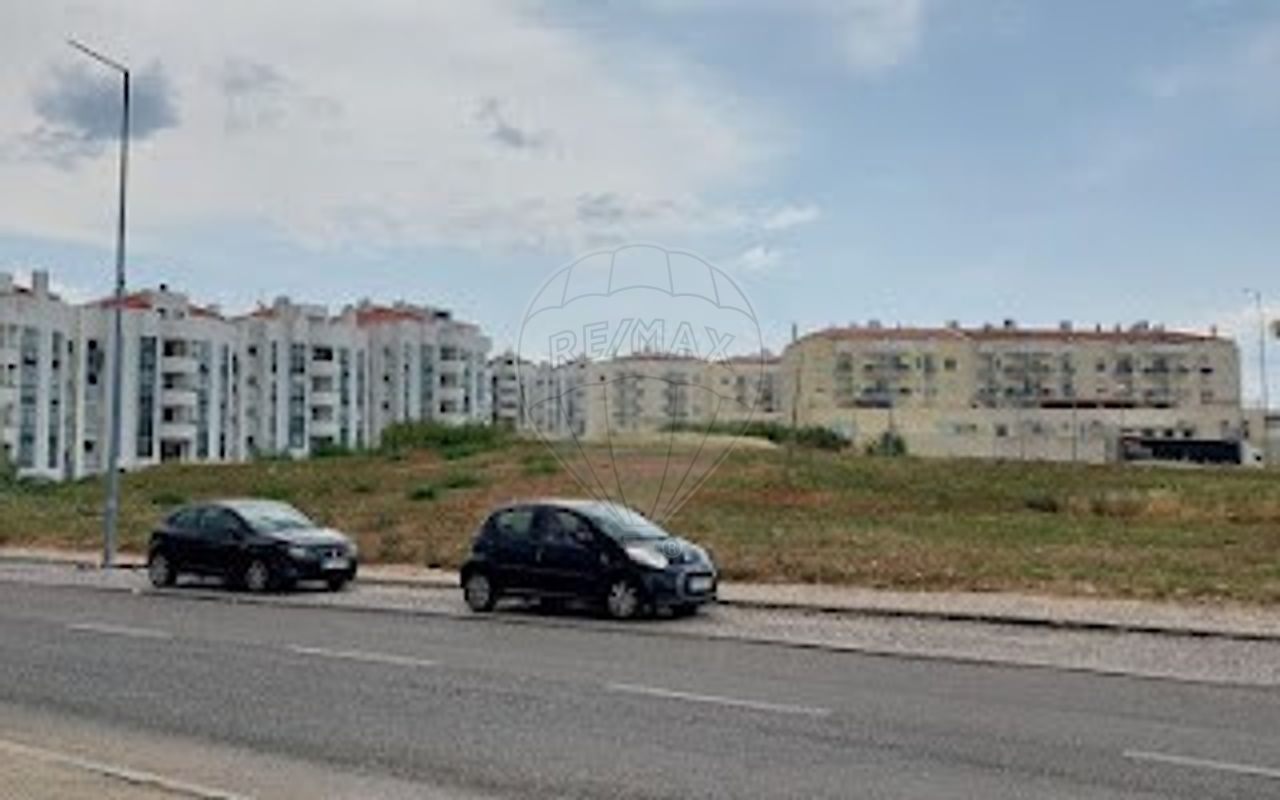 Land for sale in Alenquer, Portugal — €89,000