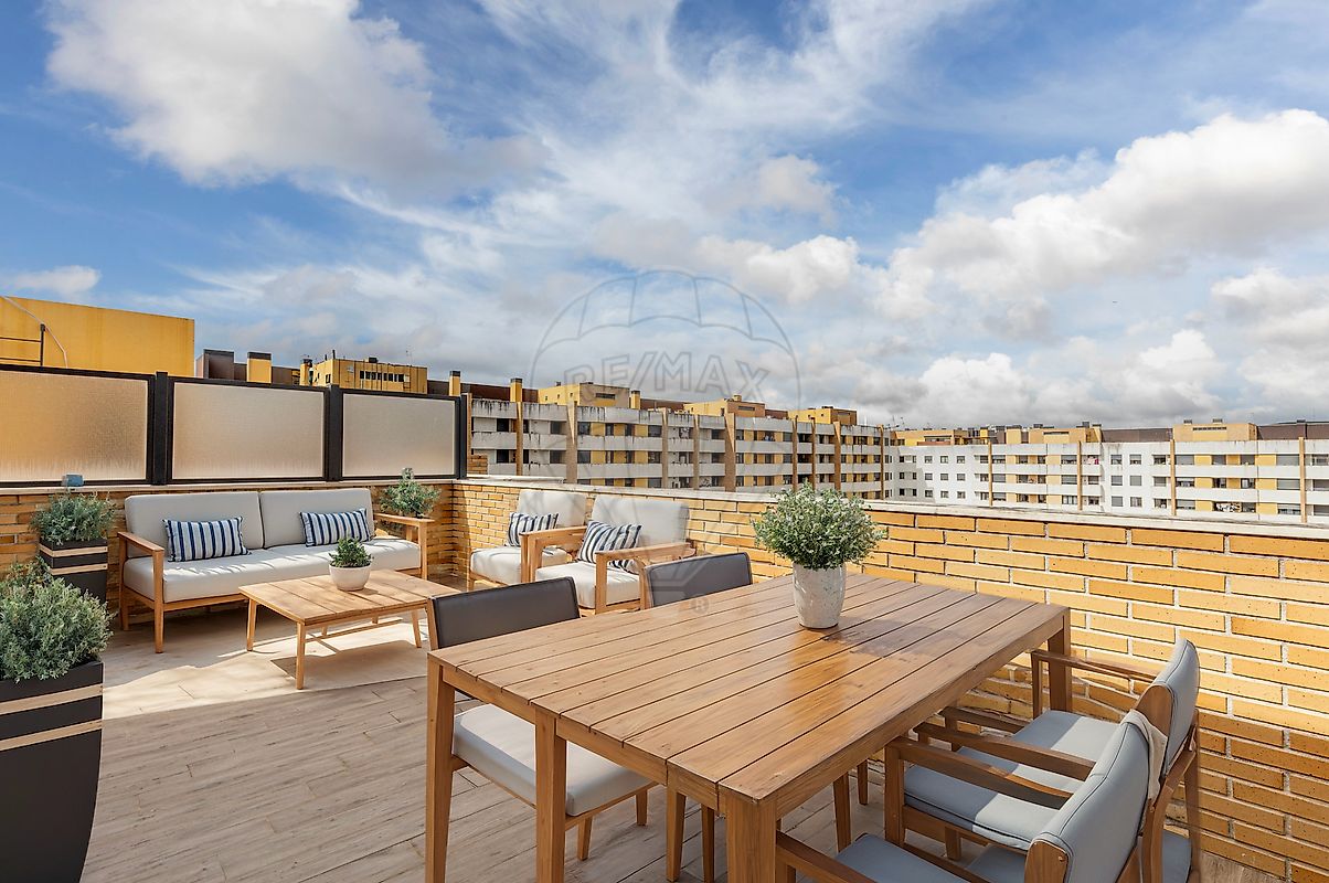 Duplex T4 à venda em Loures