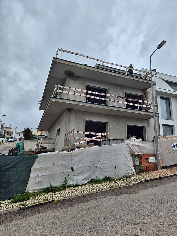 Moradia T4 à venda em Pontinha e Famões