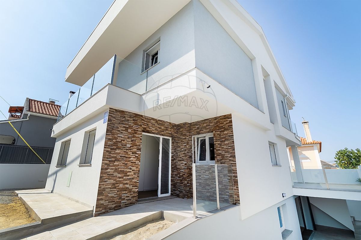 listing 122911272-233 picture-0
