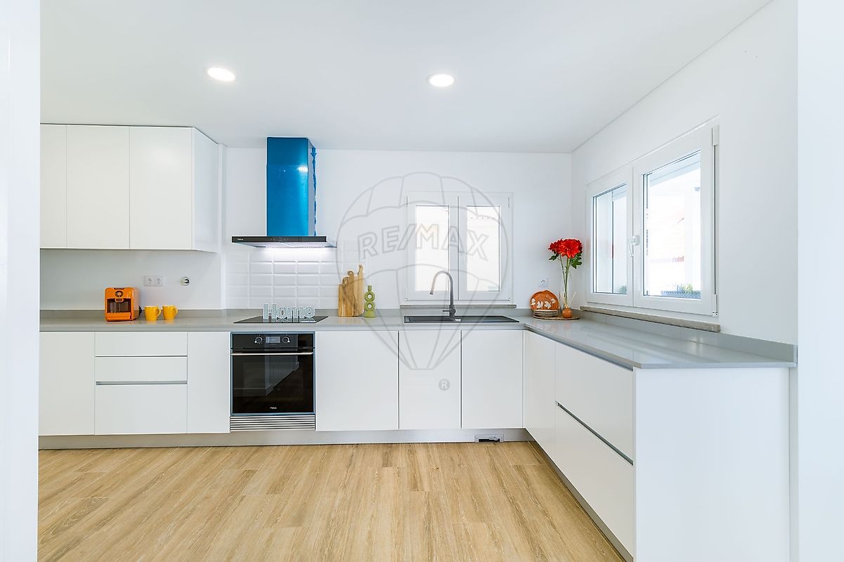 listing 122911272-233 picture-0