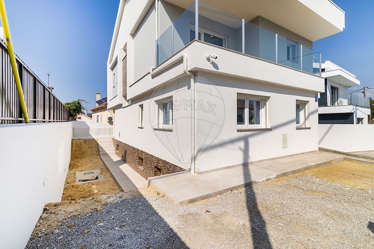 listing 122911272-233 picture-0