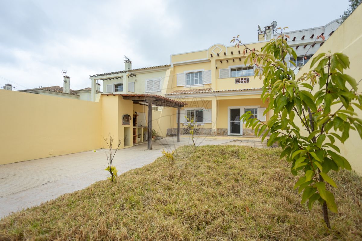 Moradia T4 para venda