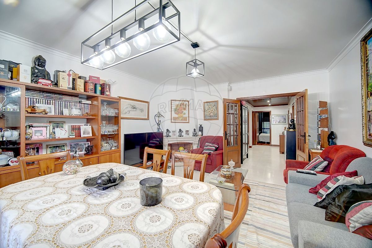 Apartamento T3 à venda em Amadora