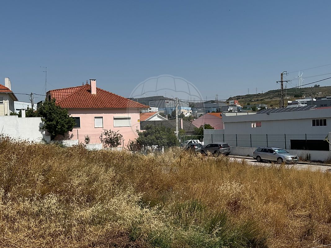 Terreno à venda em Loures