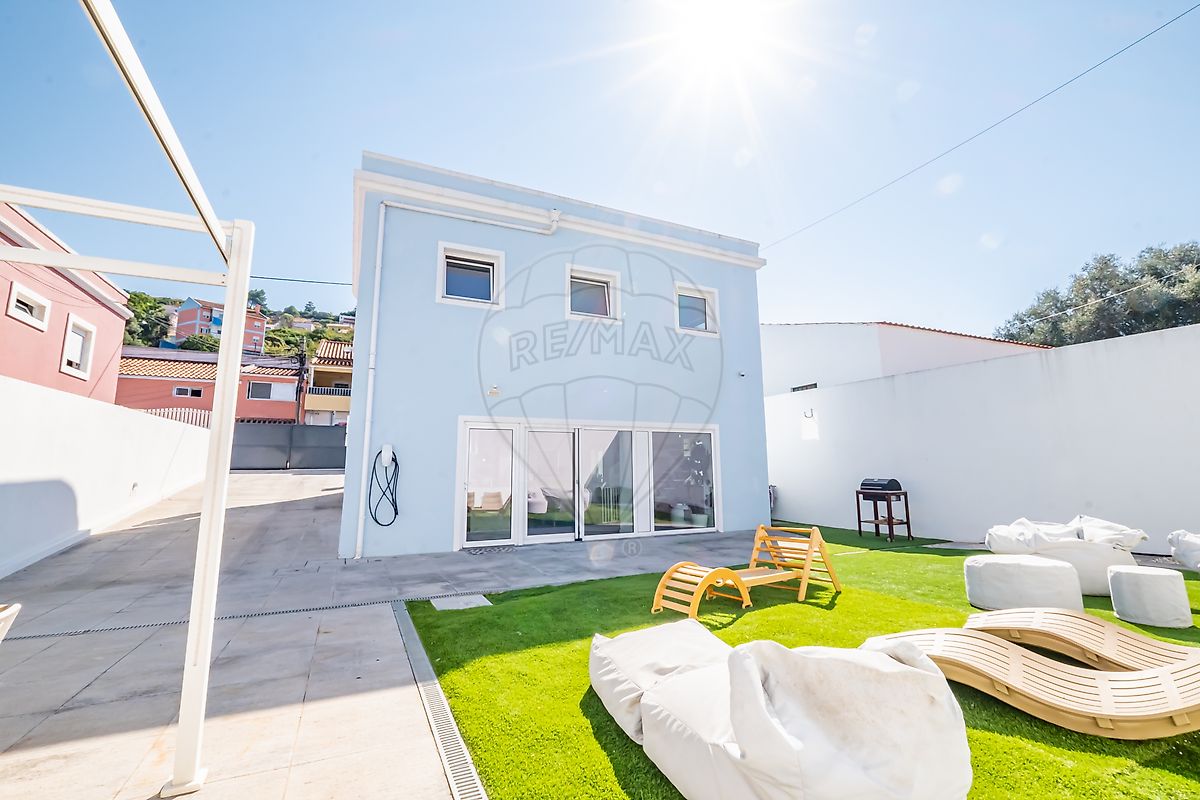 Moradia T3 à venda em Odivelas