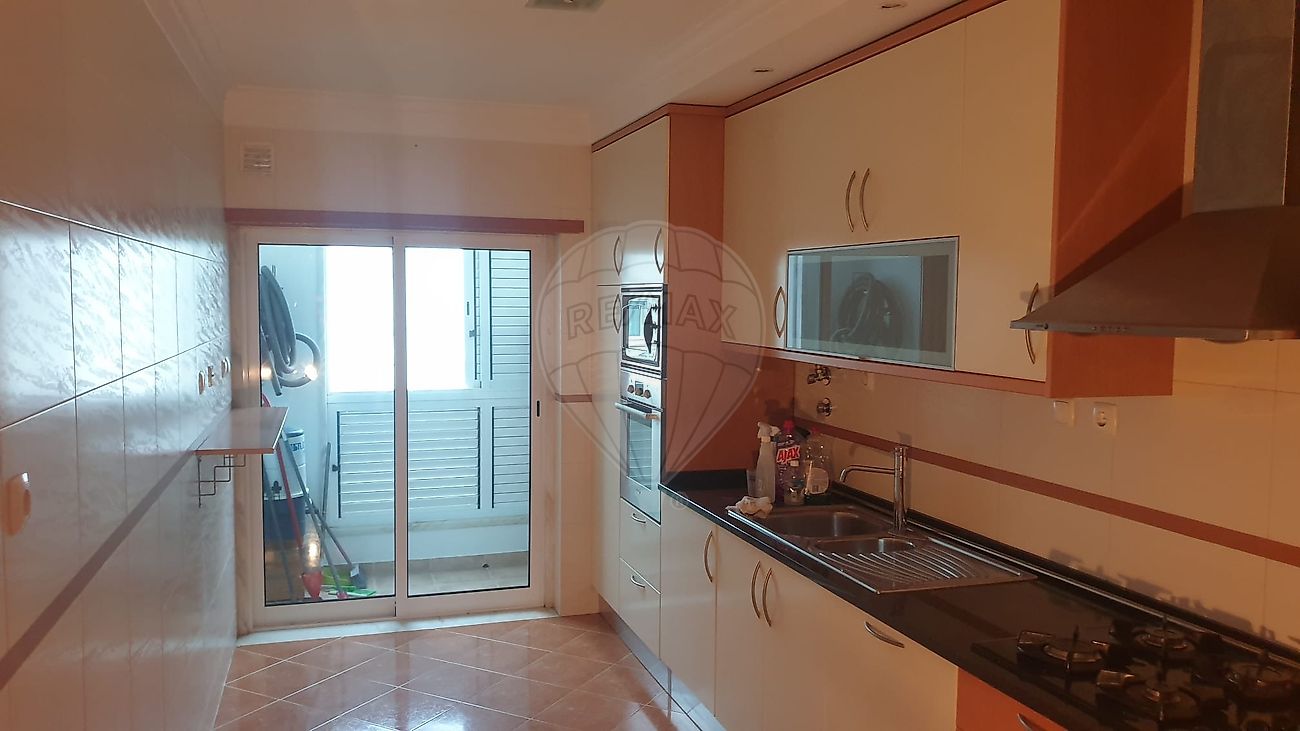 Apartamento T2 à venda em Amadora