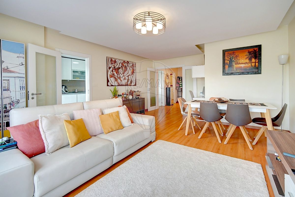 Apartamento T2 à venda em Amadora