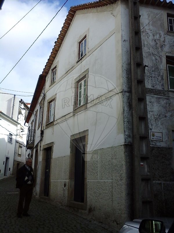 Moradia T15 à venda em Arganil