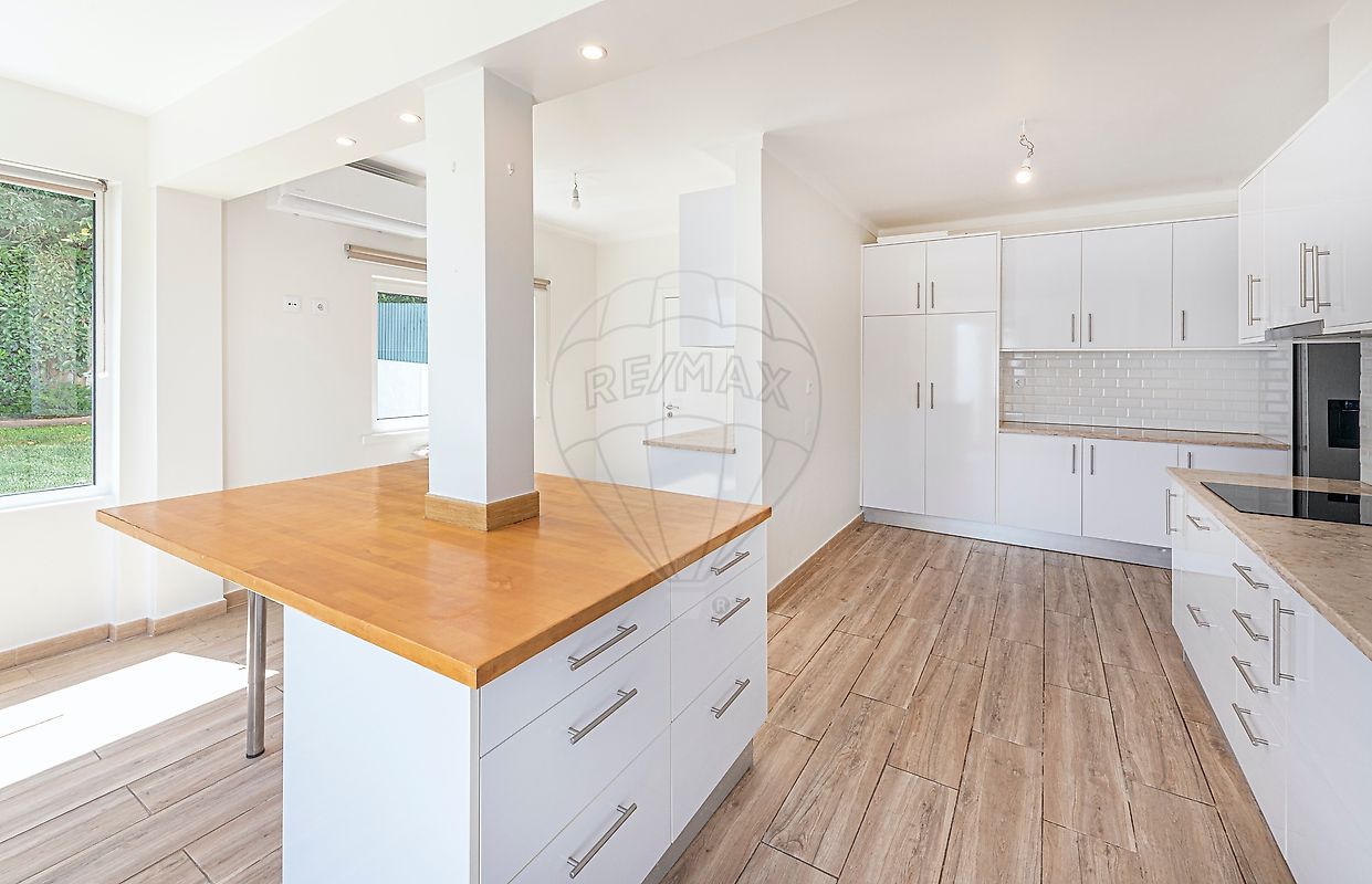 Moradia T3 em Carcavelos e Parede 22