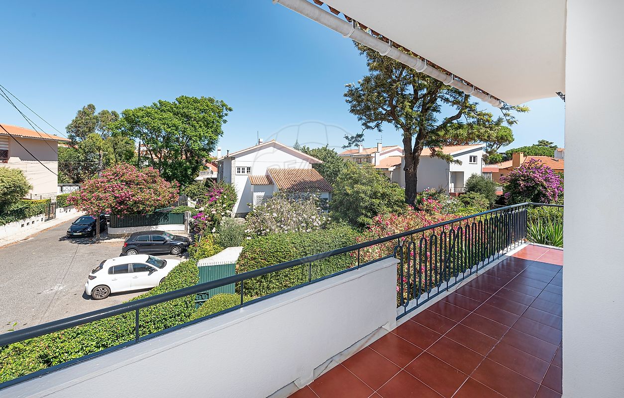 Moradia T3 em Carcavelos e Parede 33