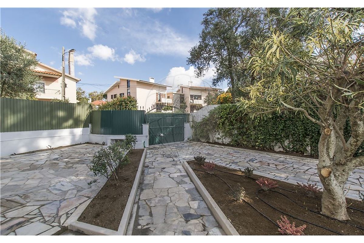 Moradia T3 em Carcavelos e Parede 4