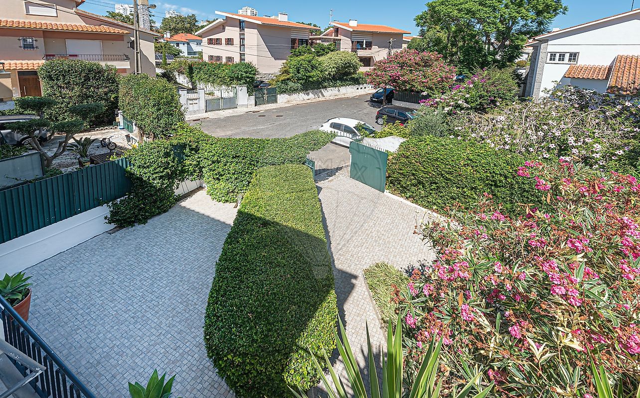 Moradia T3 em Carcavelos e Parede 2